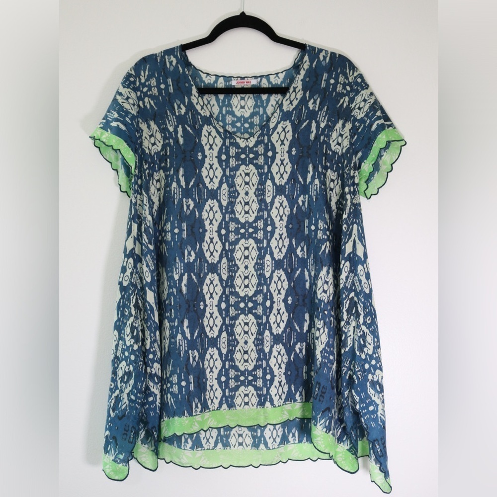Johnny Was Silk Sharkbite Hem V-Neck Short Sleeve Blouse- Size Small